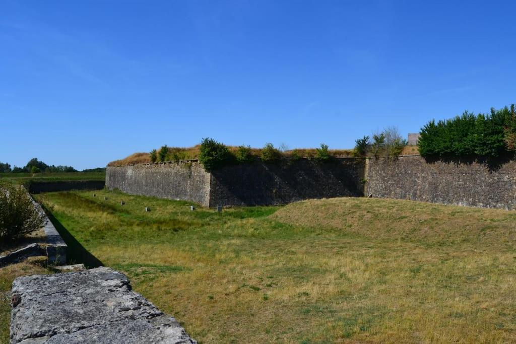L'Escale Des Remparts Vila Rocroi Exterior foto